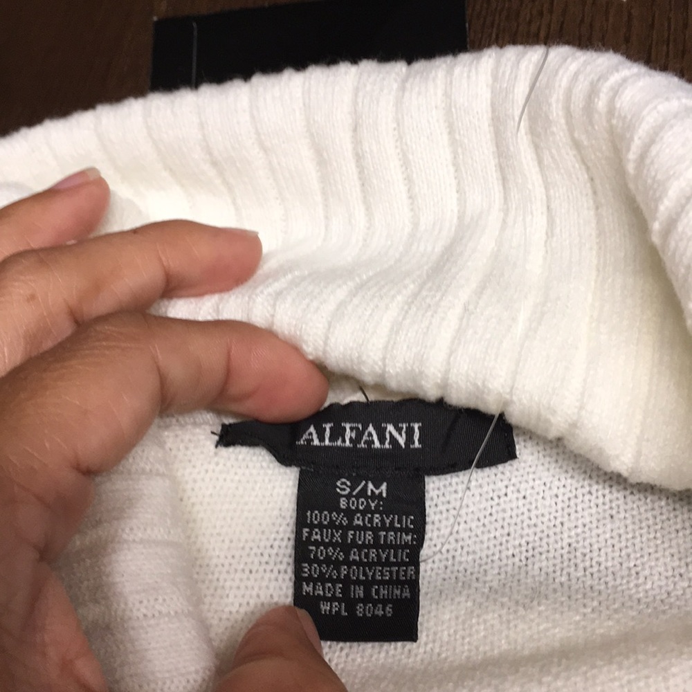 New Alfani poncho. - Picture 3 of 3